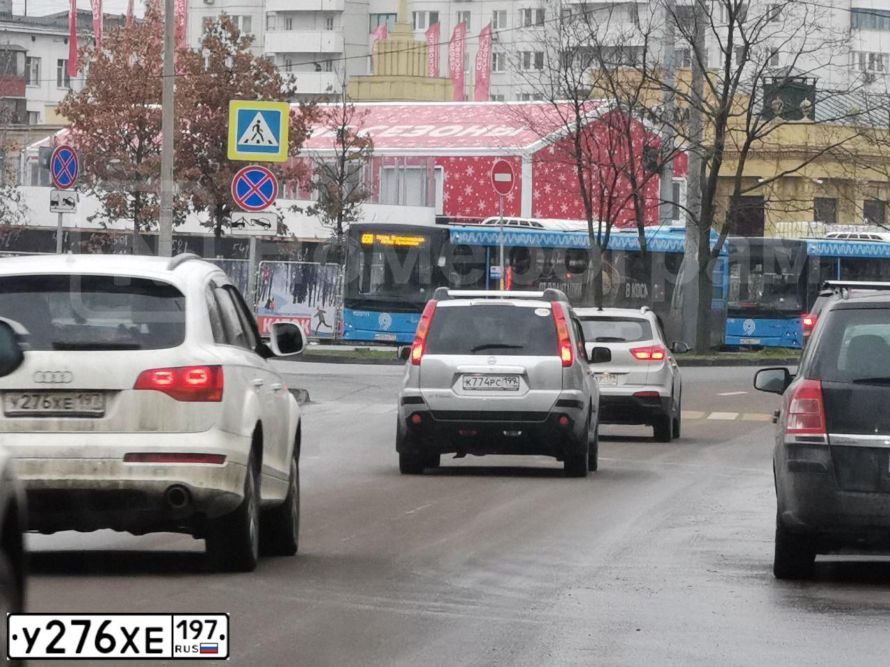 Фото автомобиля RENAULT LOGAN, 2010 — госномер Е222ВО197. Цвет: СИНИЙ