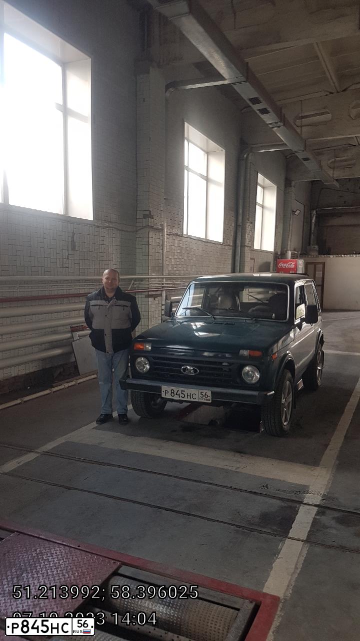 Фото автомобиля LADA 2121 NIVA, 2009 — госномер Р845НС56. Цвет: Темно-зеленый