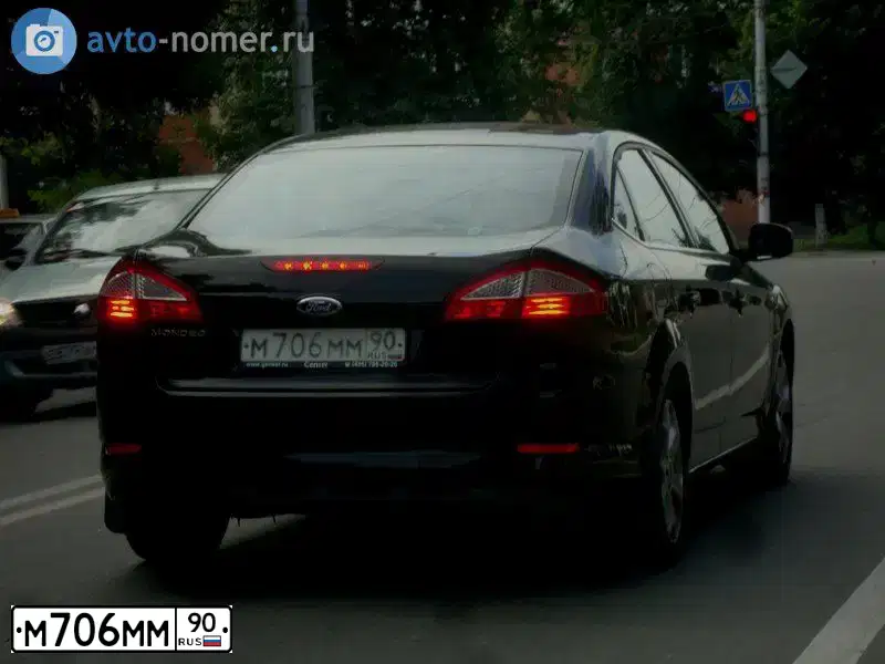 Фото автомобиля GAZ 3110 WOLGA, 2004 — госномер М706ММ90. Цвет: ЧЕРНЫЙ