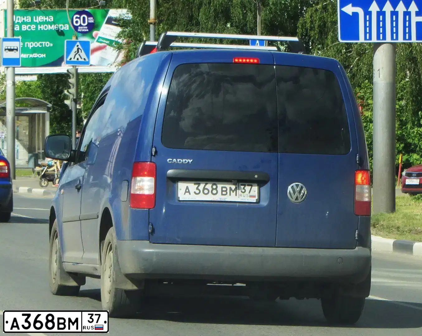 Фото автомобиля VOLKSWAGEN CADDY, 2008 — госномер А368ВМ37. Цвет: ТЕМНО-СИНИЙ