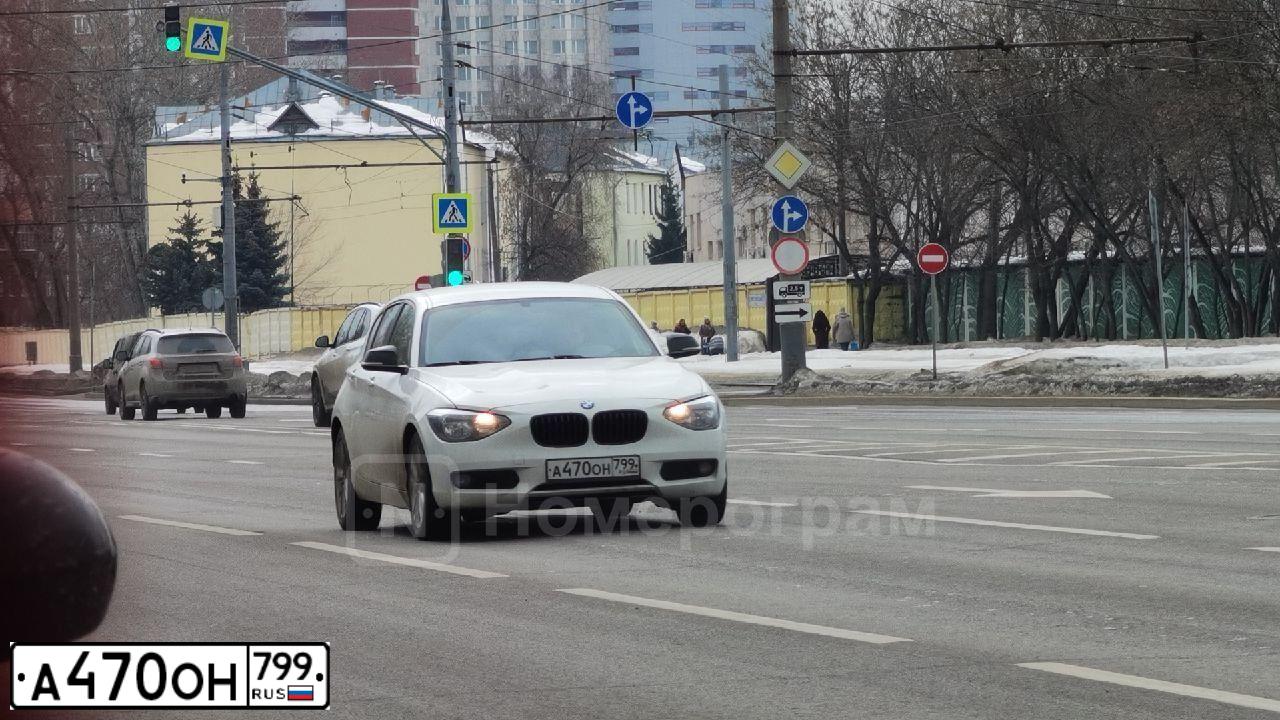 Фото автомобиля BMW SERIE 1, 2013 — госномер М070АК777. Цвет: Белый