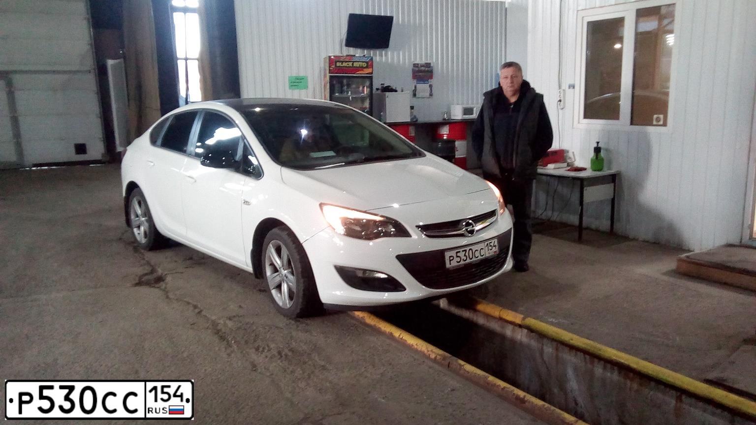Фото автомобиля OPEL ASTRA, 2013 — госномер Р714ВУ70