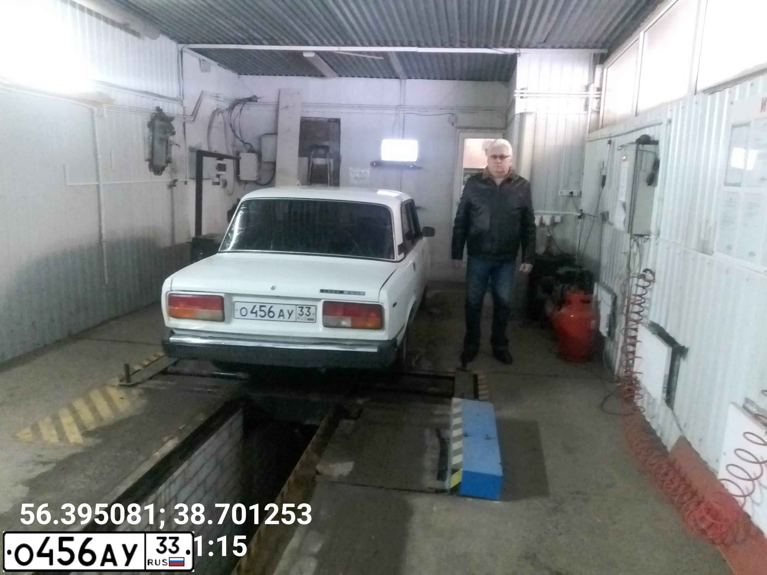 Фото автомобиля LADA 2107, 1997 — госномер О456АУ33. Цвет:  белый RAL 9010
