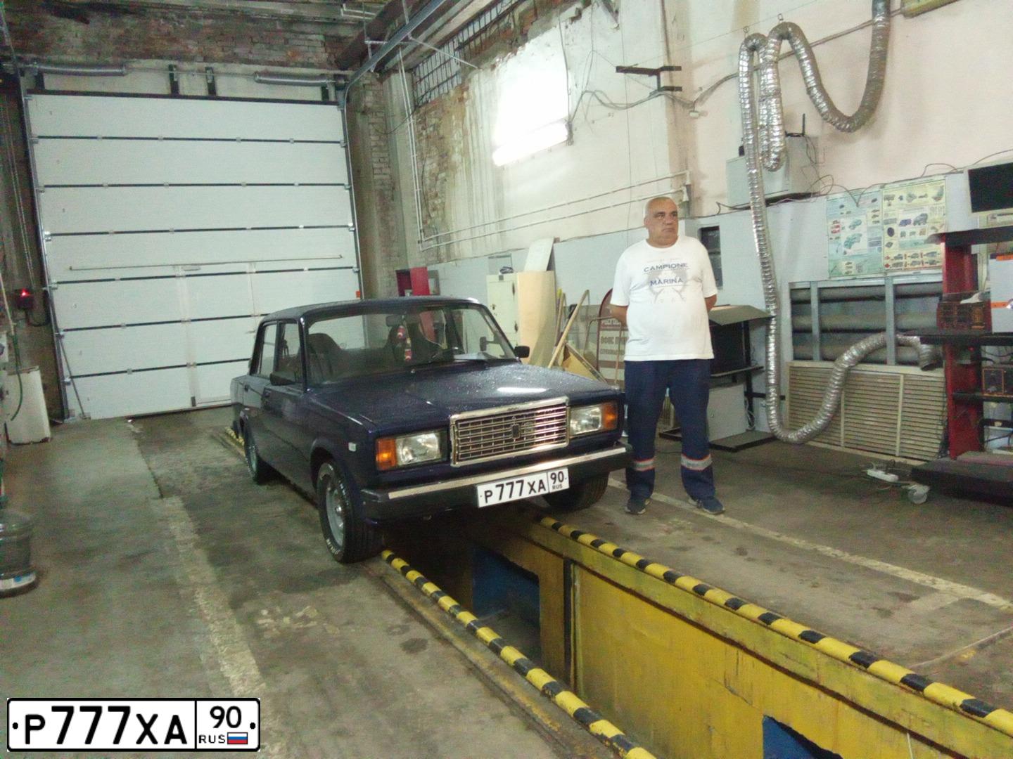 Фото автомобиля LADA 2107, 2011 — госномер Р170АЕ550. Цвет: синий