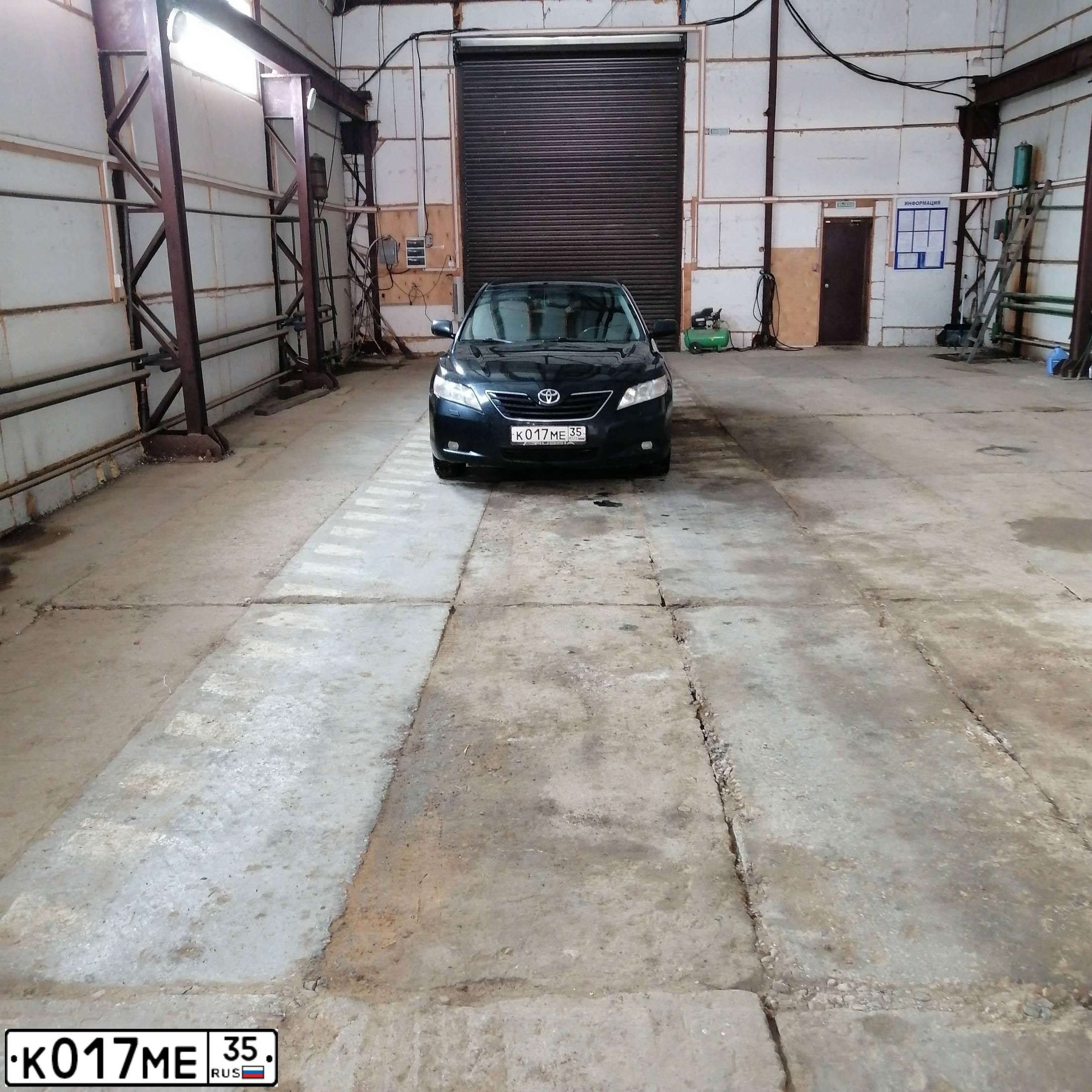 Фото автомобиля TOYOTA CAMRY, 2007 — госномер К017МЕ35. Цвет: ЧЕРНЫЙ