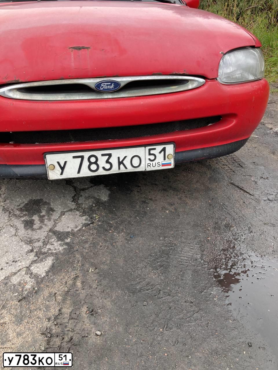 Фото автомобиля FORD ESCORT, 1998 — госномер Е119ОН51. Цвет: Красный