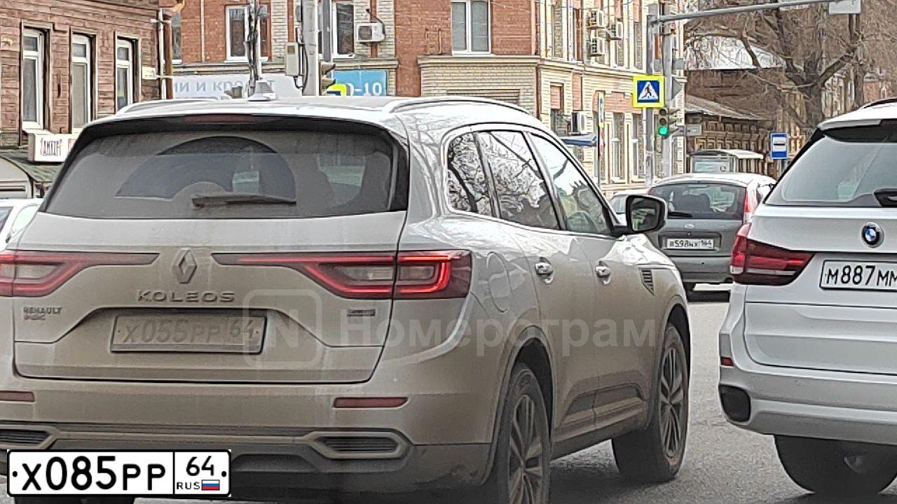 Фото автомобиля BMW SERIE 5, 2001 — госномер С555СС64. Цвет: серебристый