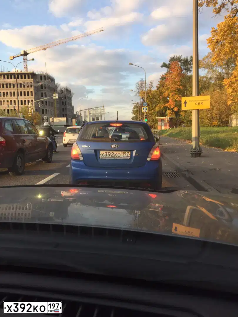 Фото автомобиля KIA RIO, 2011 — госномер Х392КО197. Цвет: СИНИЙ