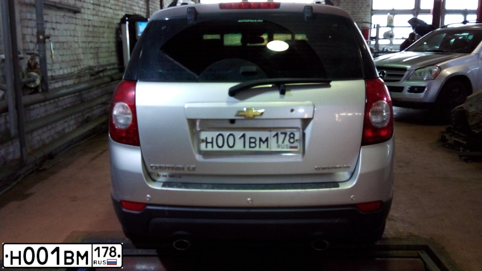 Фото автомобиля CHEVROLET CAPTIVA, 2012 — госномер Н001ВМ178. Цвет: СЕРЕБРИСТЫЙ