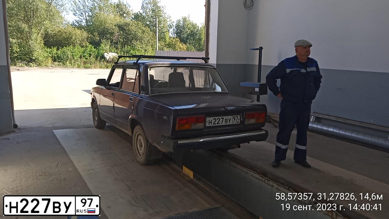 Фото автомобиля LADA 2107, 2003 — госномер М707АУ53
