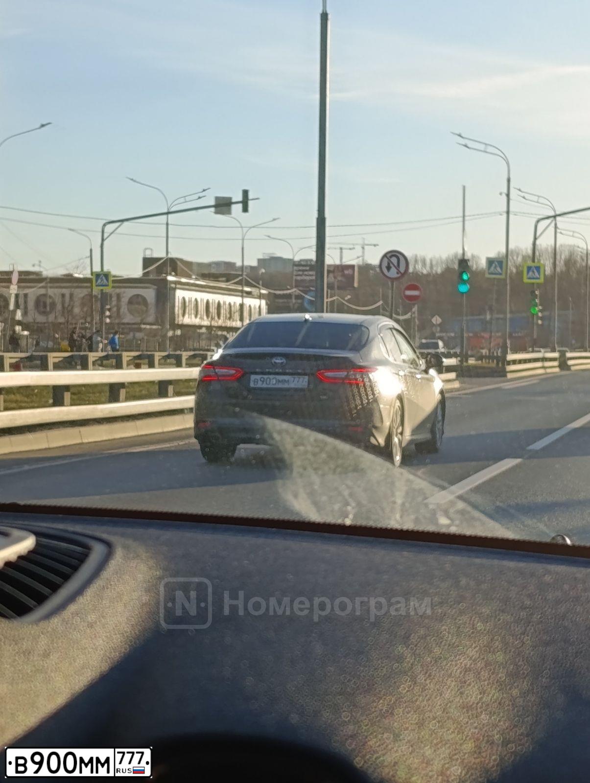 Фото автомобиля TOYOTA CAMRY, 2012 — госномер М181ВЕ95