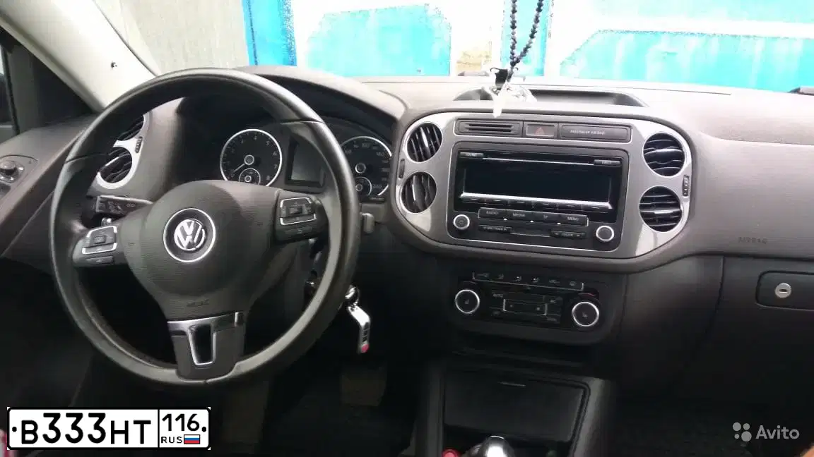 Фото автомобиля VOLKSWAGEN TIGUAN, 2011 — госномер В333НТ116. Цвет: ЧЕРНЫЙ