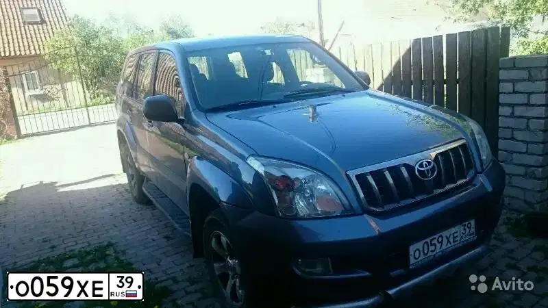 Фото автомобиля TOYOTA LANDCRUISER, 2007 — госномер Е200СМ38. Цвет: ТЕМНО-СЕРЫЙ