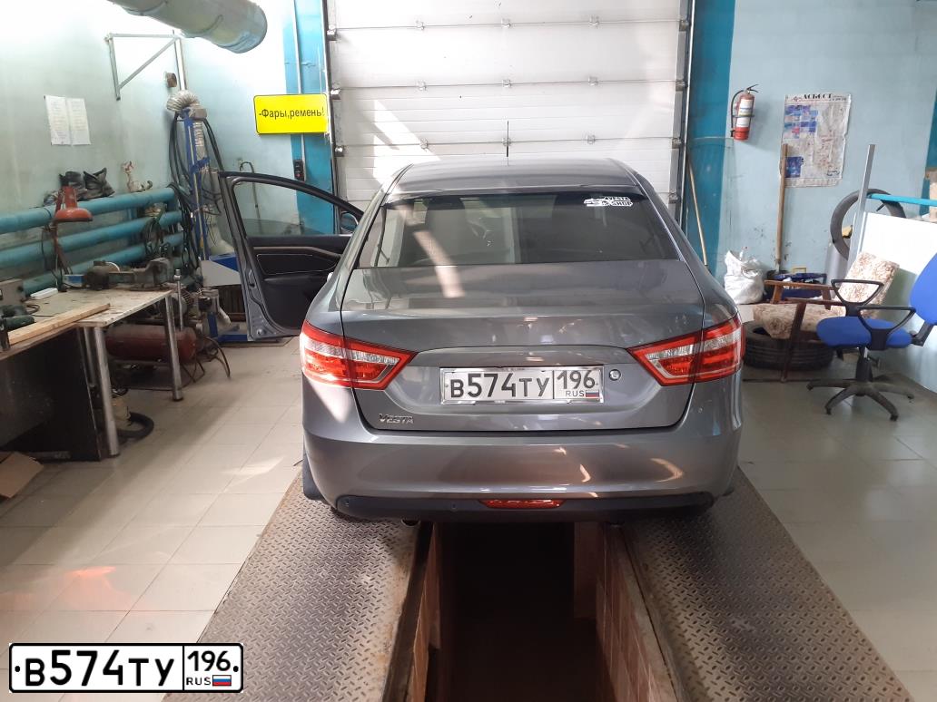 Фото автомобиля LADA VESTA, 2016 — госномер В574ТУ196. Цвет: СЕРЫЙ