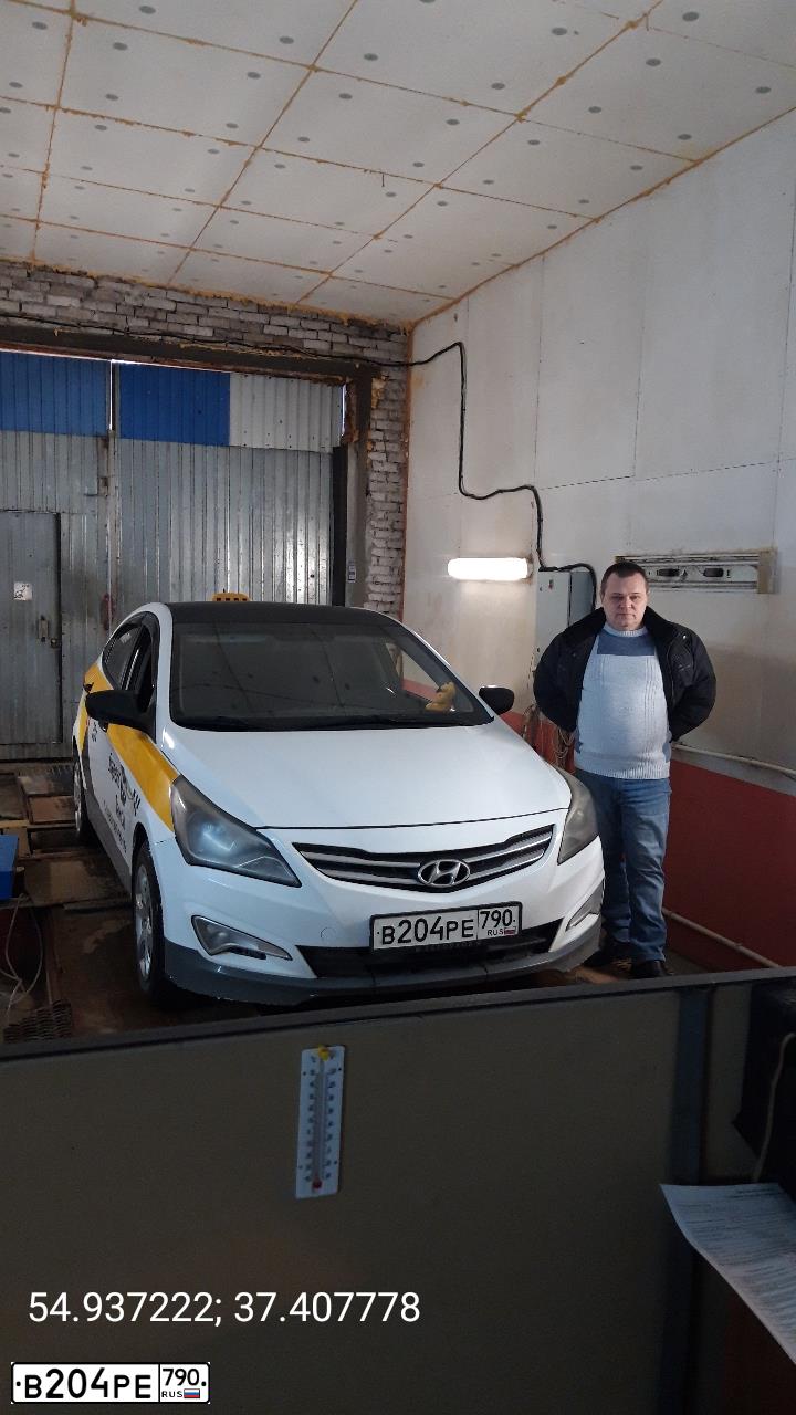 Фото автомобиля HYUNDAI SOLARIS, 2015 — госномер В204РЕ790. Цвет: ЖЕЛТЫЙ