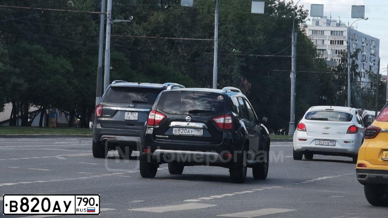 Фото автомобиля NISSAN TERRANO, 2018 — госномер В820АУ790. Цвет: ЧЕРНЫЙ