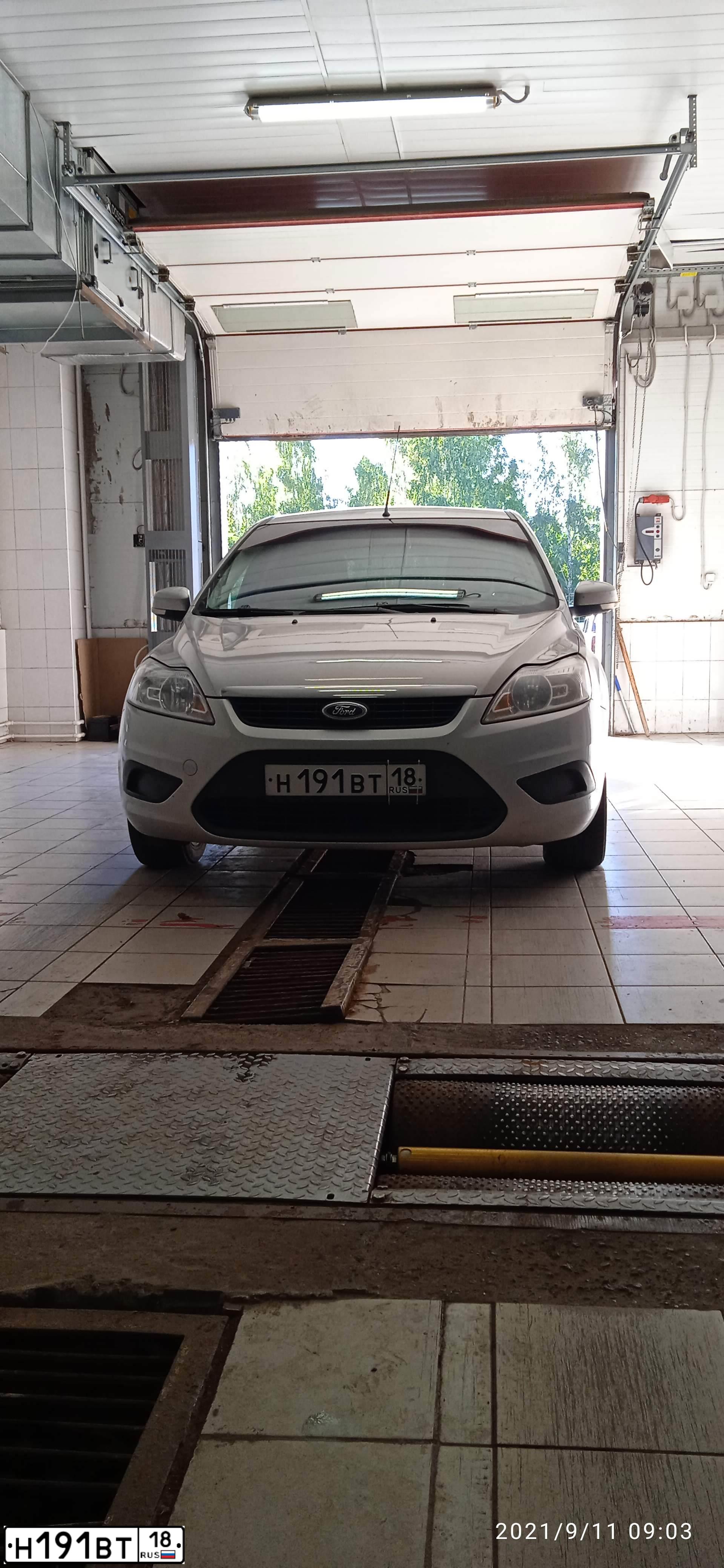 Фото автомобиля FORD FOCUS, 2009 — госномер Н191ВТ18. Цвет: СЕРЕБРИСТЫЙ