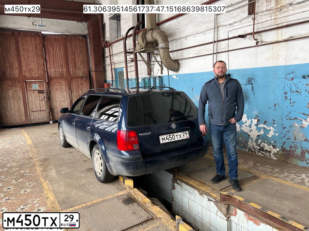 Фото автомобиля VOLKSWAGEN PASSAT, 1998 — госномер М289МЕ35. Цвет: СИНИЙ (ТЕМНО-СИНИЙ)