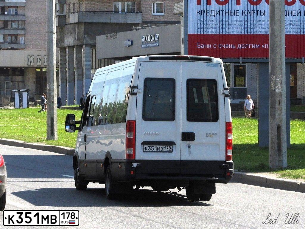 Фото автомобиля IVECO DAILY, 2008 — госномер Е558АВ702. Цвет: Белый