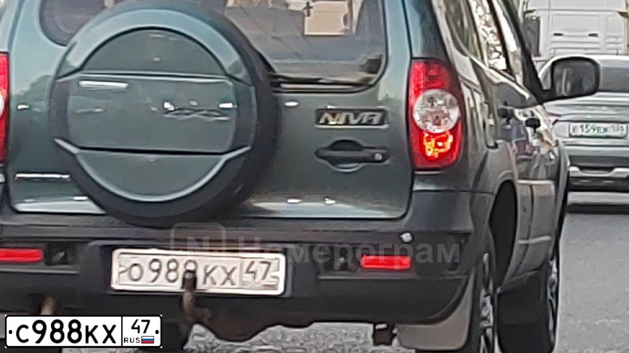 Фото автомобиля TOYOTA COROLLA, 2010 — госномер Х080ВР47. Цвет: Серебристый