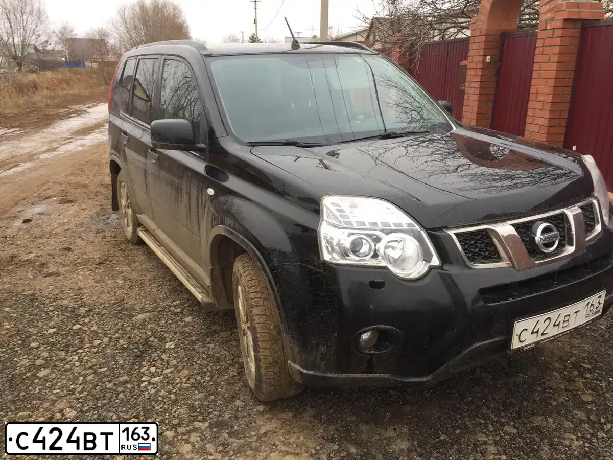 Фото автомобиля NISSAN X-TRAIL, 2012 — госномер О198ТО40. Цвет: ЧЕРНЫЙ