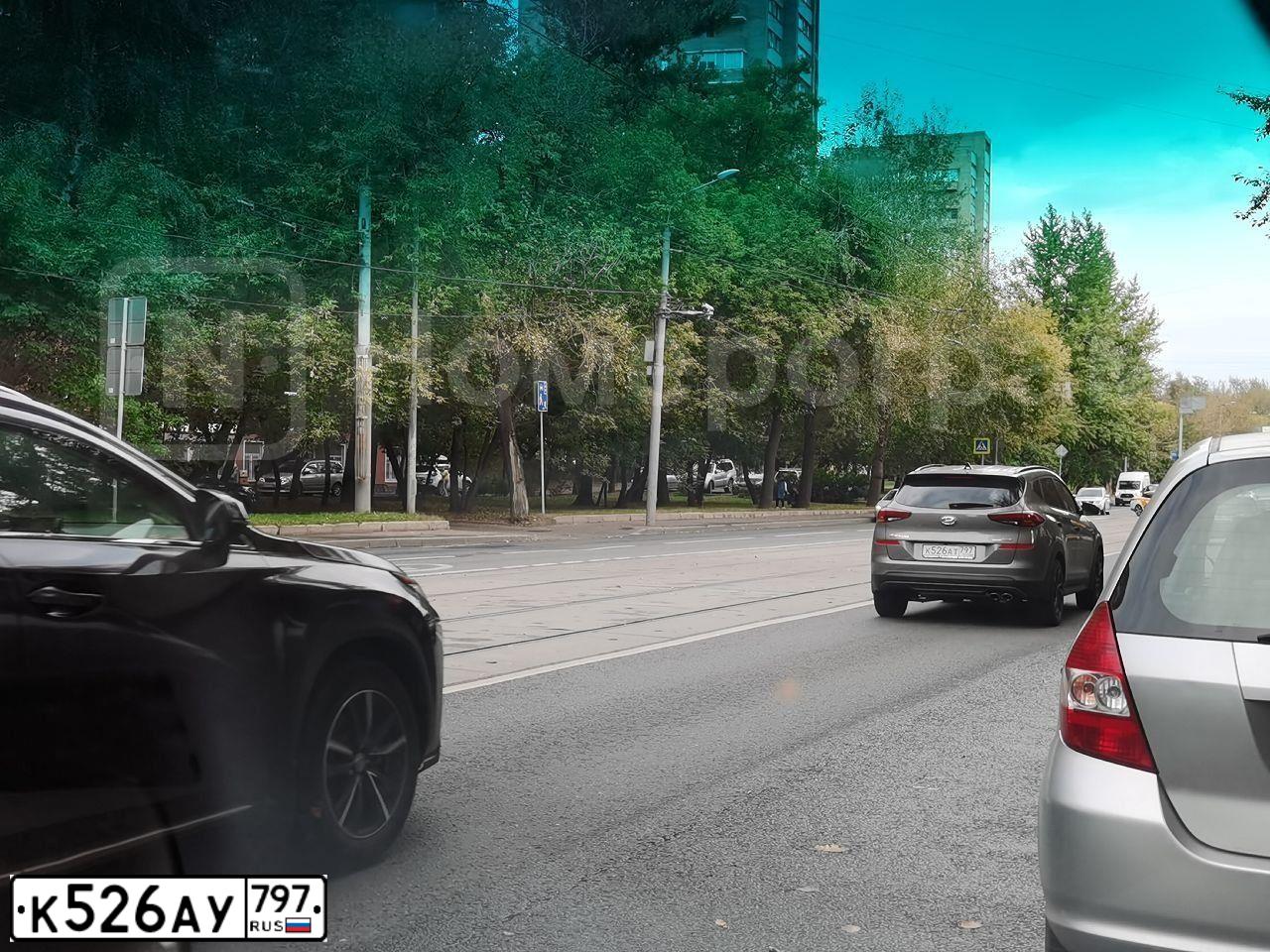 Фото автомобиля INFINITI QX70 /FX/, 2007 — госномер К526АУ797. Цвет: ОРАНЖЕВЫЙ