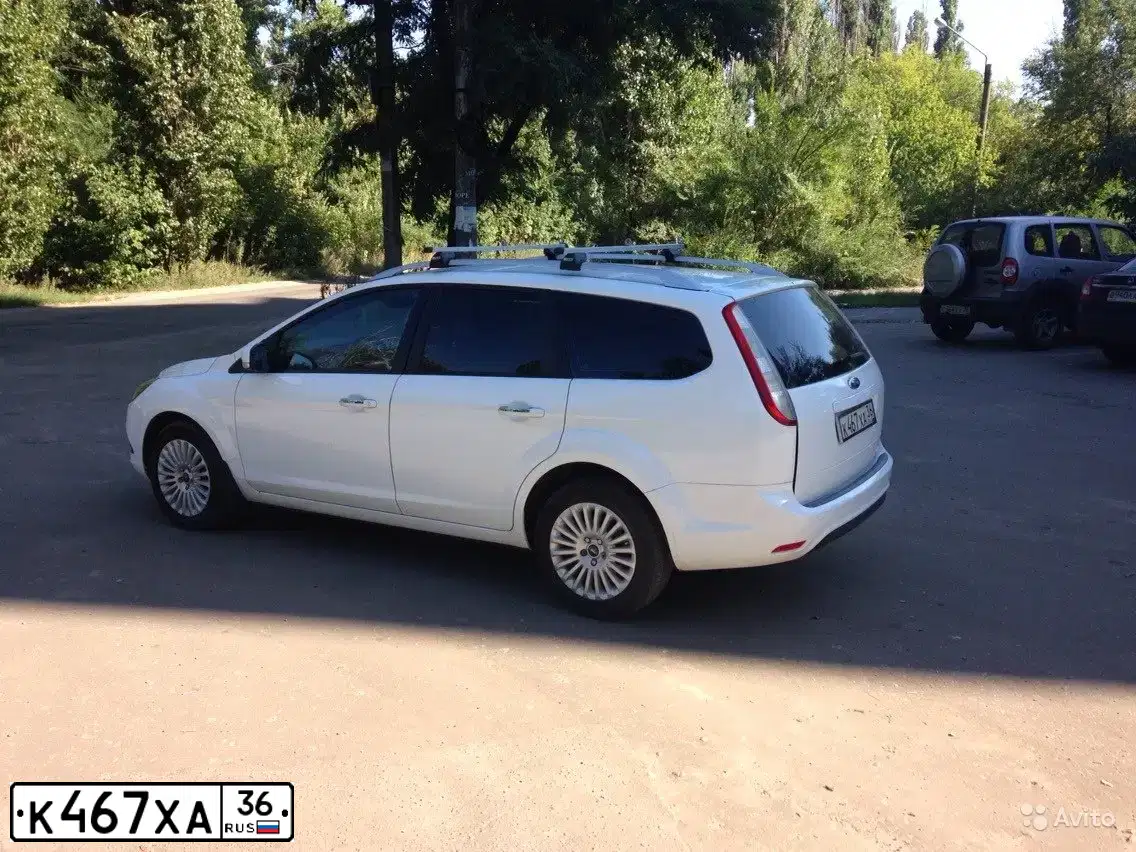 Фото автомобиля FORD FOCUS, 2011 — госномер К467ХА36. Цвет: серебристый