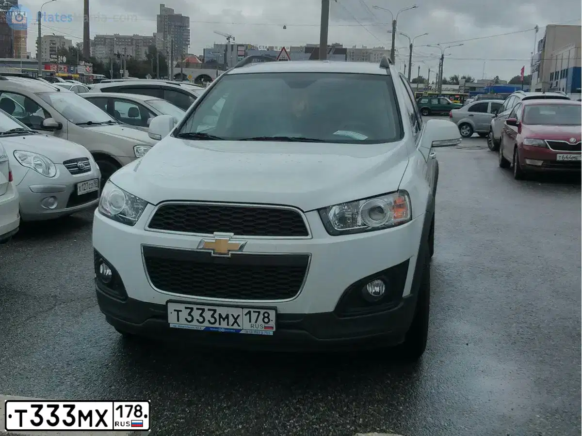 Фото автомобиля CHEVROLET CAPTIVA, 2015 — госномер Т333МХ178. Цвет: Белый