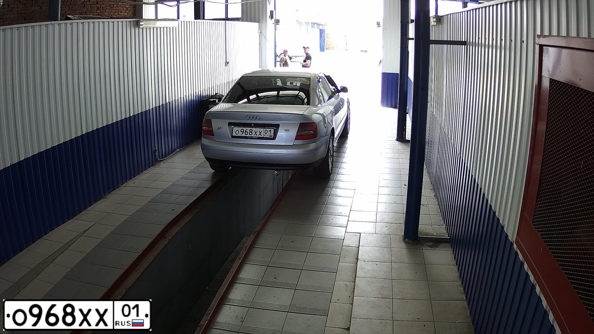 Фото автомобиля AUDI A4, 1999 — госномер Р290РР01. Цвет: Серебристый