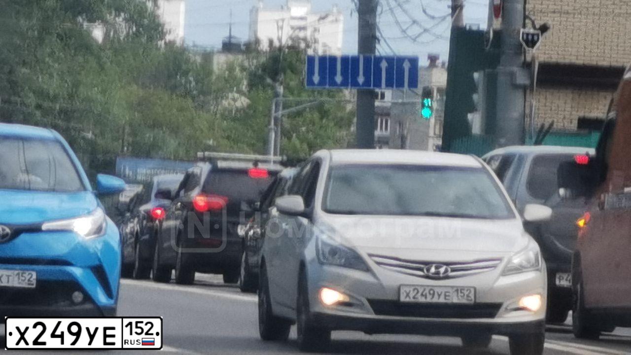 Фото автомобиля HYUNDAI SOLARIS, 2015 — госномер Х249УЕ152. Цвет: БЕЖЕВЫЙ