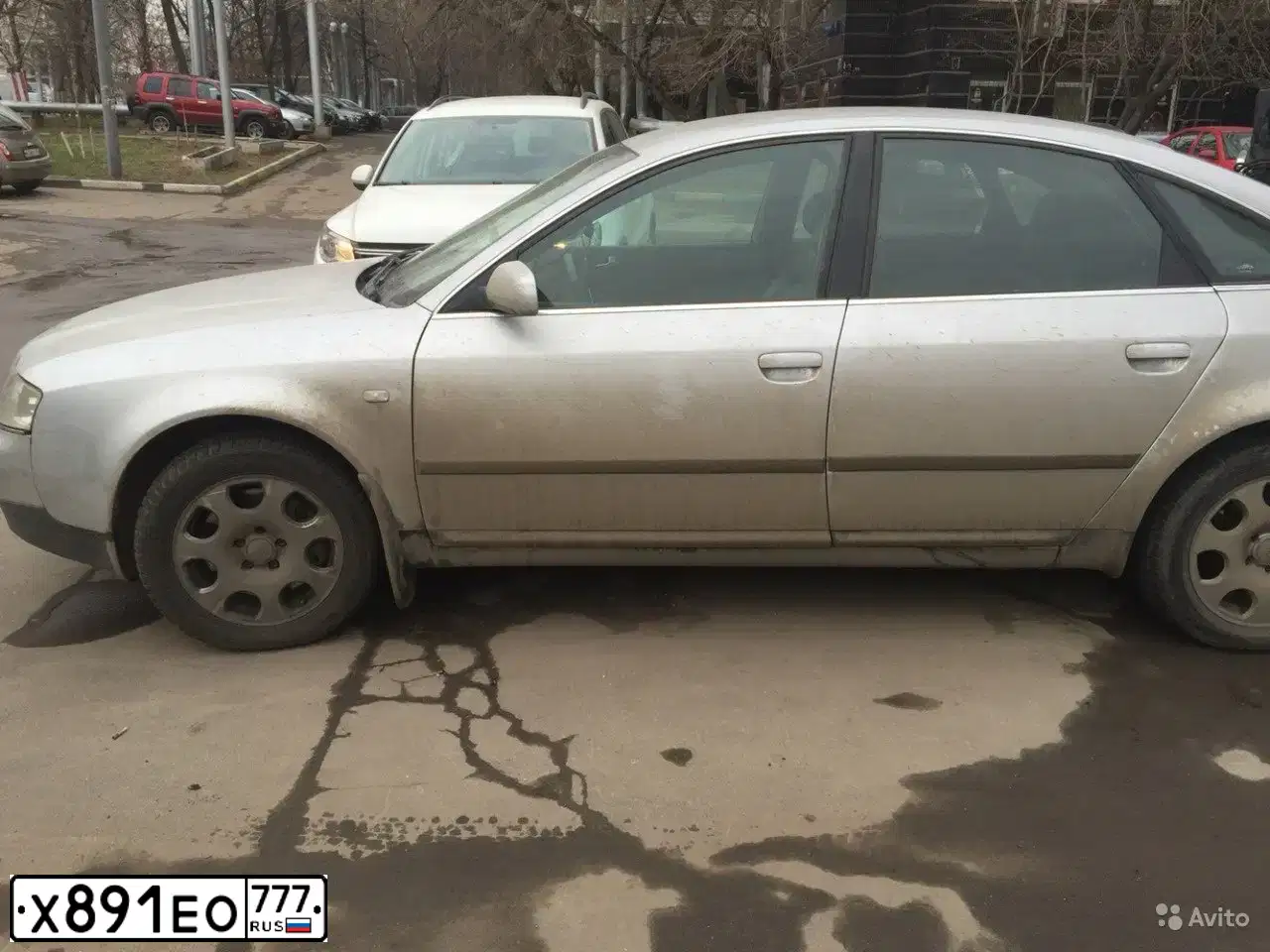 Фото автомобиля AUDI A6, 2002 — госномер Е181ОЕ199. Цвет: Серый