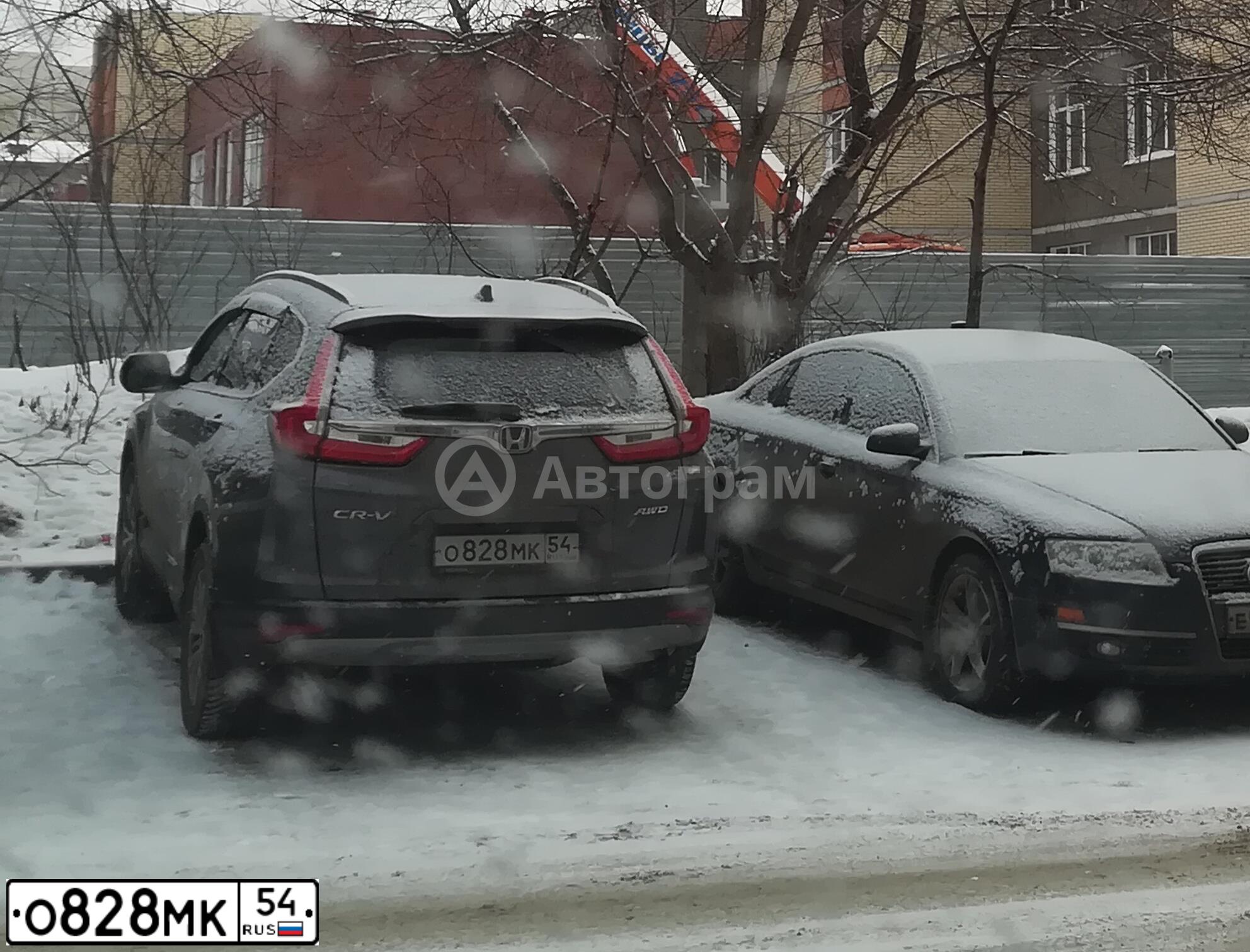 Фото автомобиля MAZDA 3, 2007 — госномер О828МК54. Цвет: СИНЕ ЗЕЛЕНЫЙ