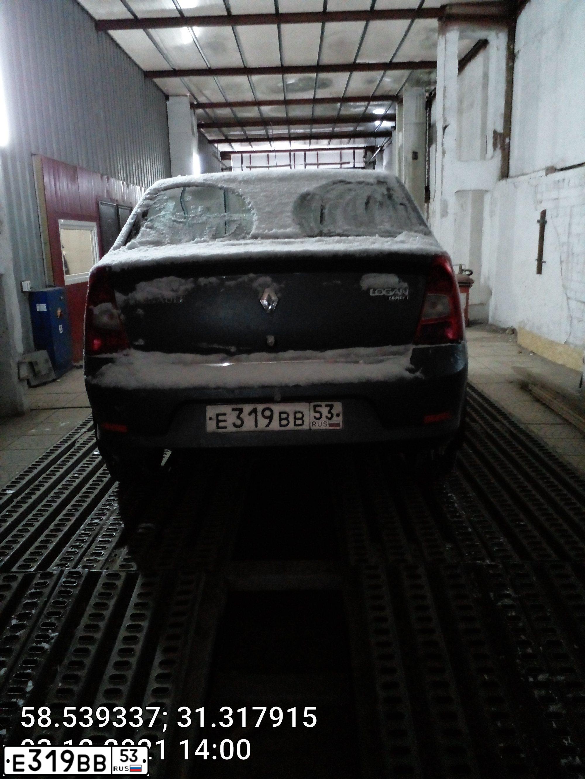 Фото автомобиля RENAULT LOGAN, 2013 — госномер Е319ВВ53. Цвет: СИНИЙ