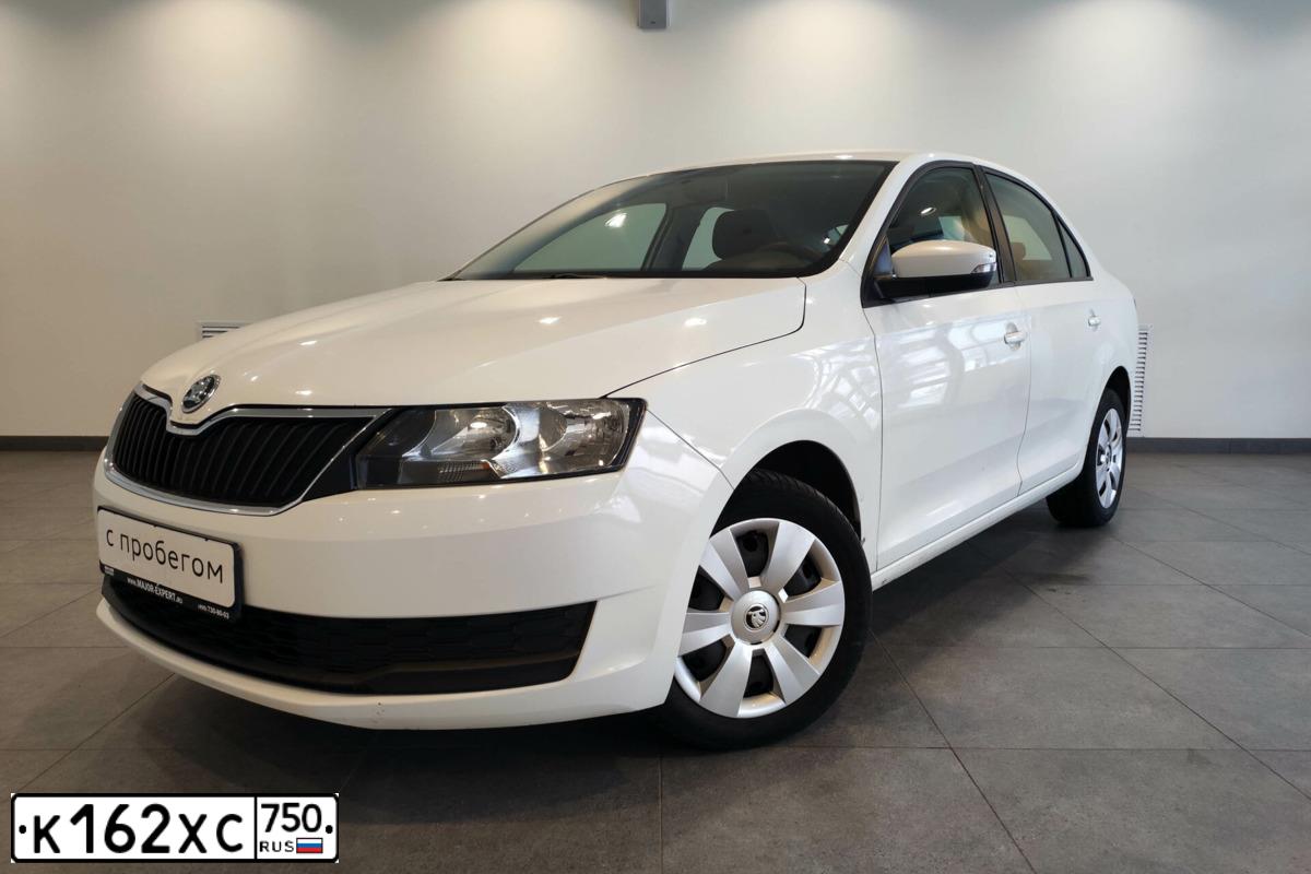 Фото автомобиля SKODA RAPID, 2019 — госномер Р132РС198. Цвет: БЕЛЫЙ