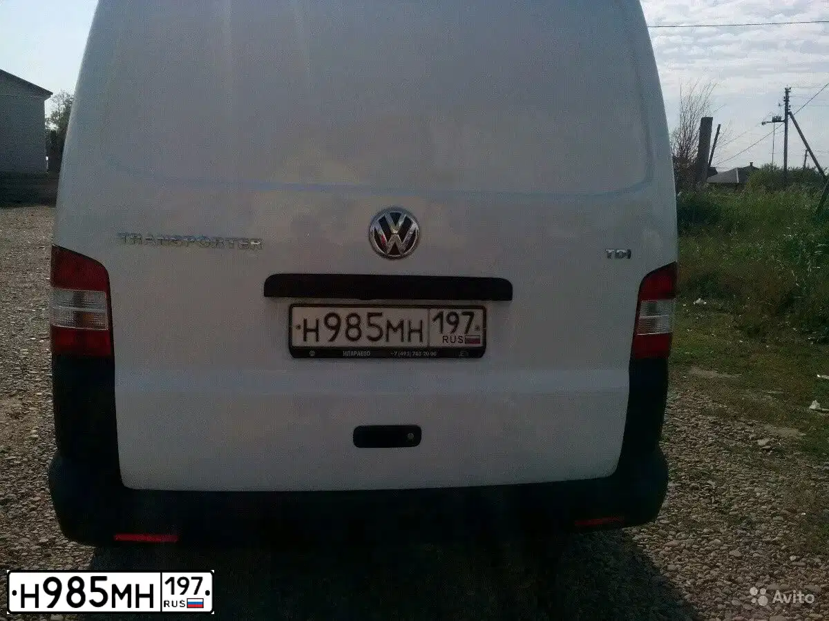 Фото автомобиля VOLKSWAGEN TRANSPORTER, 2011 — госномер Р300НР30