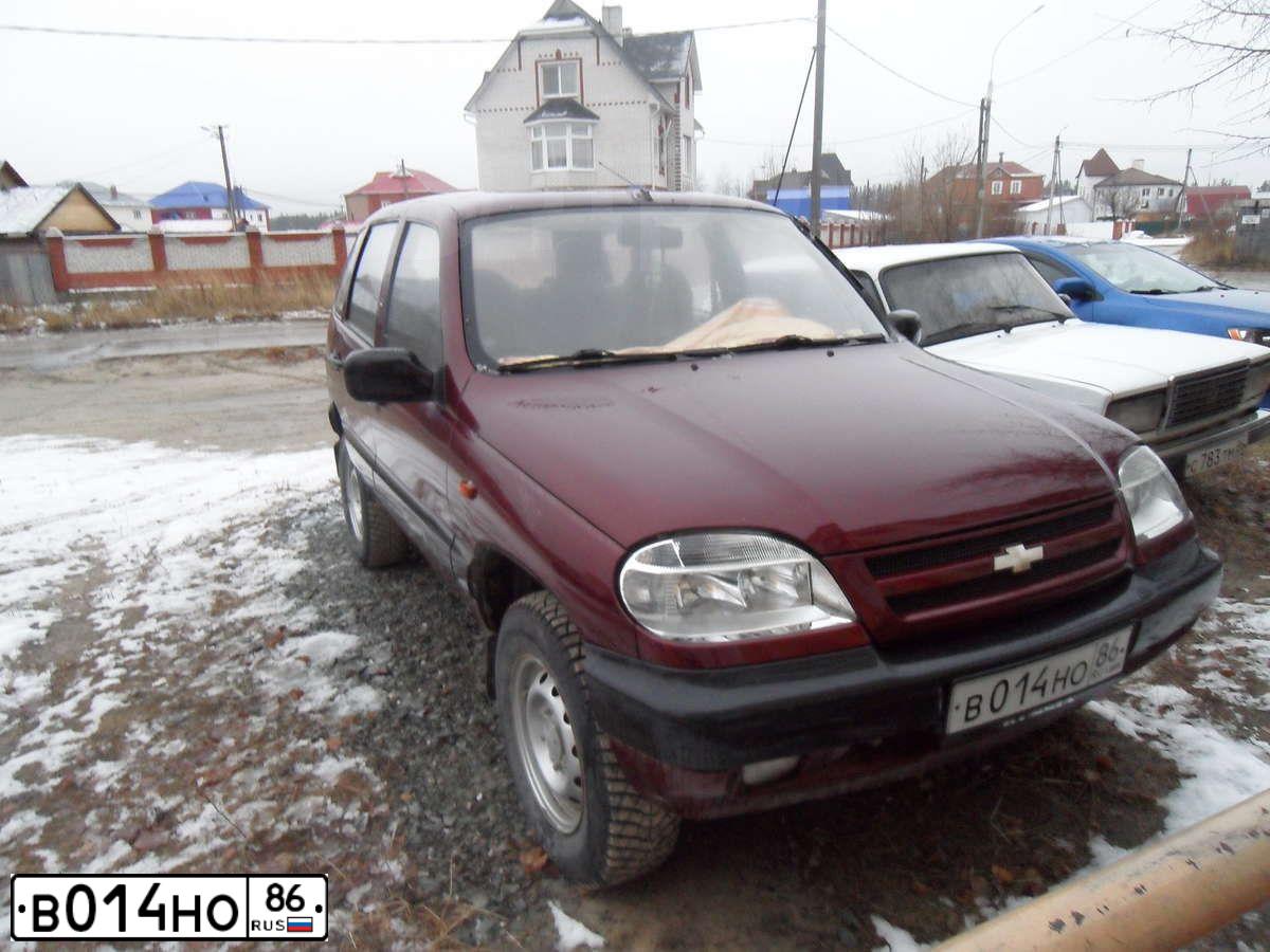 Фото автомобиля CHEVROLET NIVA, 2004. Цвет: СЕРЕБРИСТЫЙ ЯРКО-КРАСНЫЙ