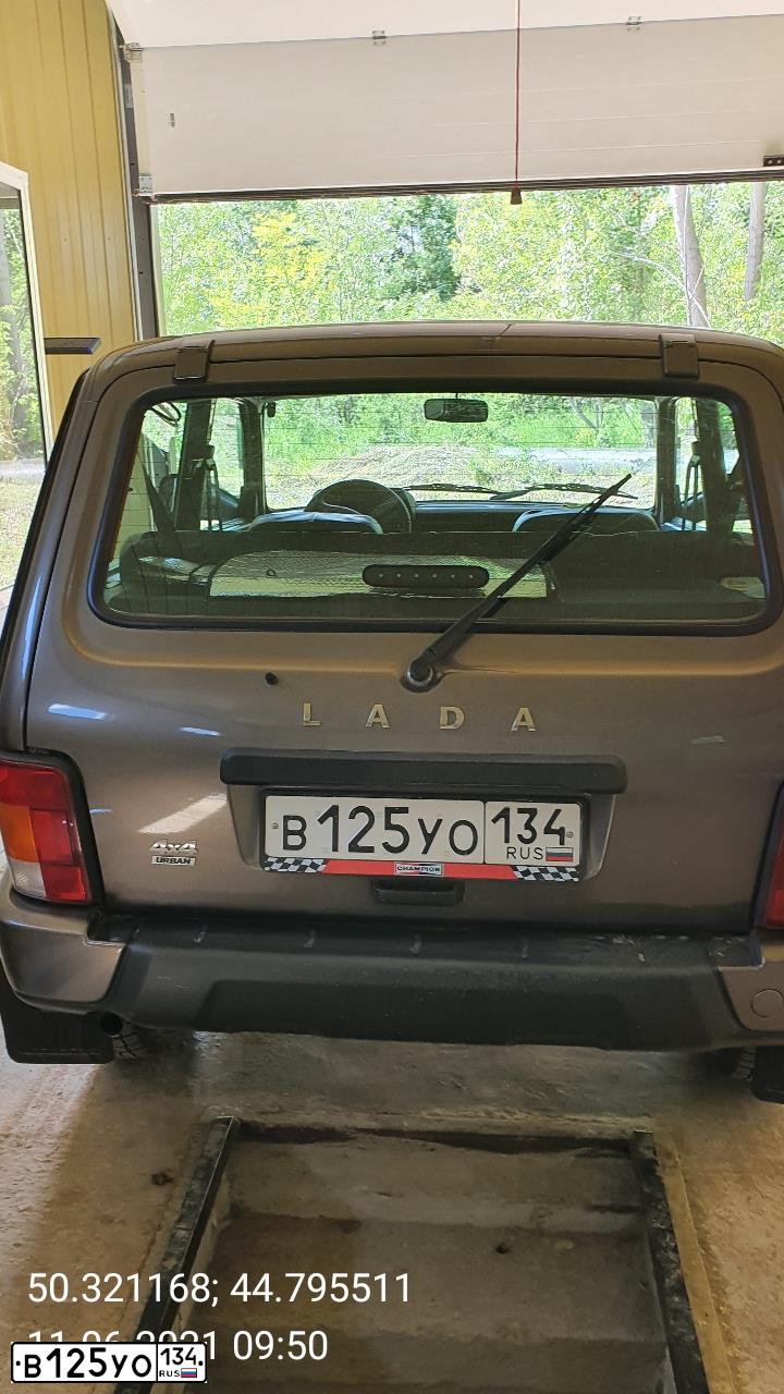 Фото автомобиля LADA 2121 NIVA, 2017 — госномер В125УО134. Цвет: ЗОЛОТИСТО-КОРИЧНЕВЫЙ