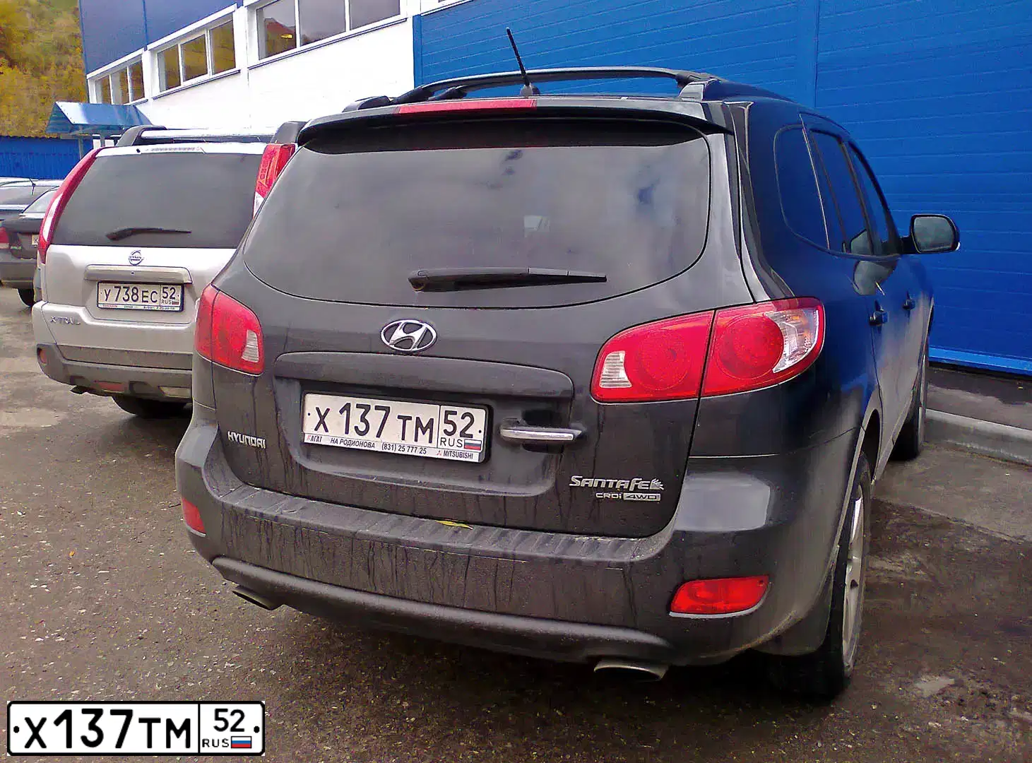Фото автомобиля HYUNDAI SANTA FE, 2008 — госномер Х137ТМ52. Цвет: ЧЕРНЫЙ