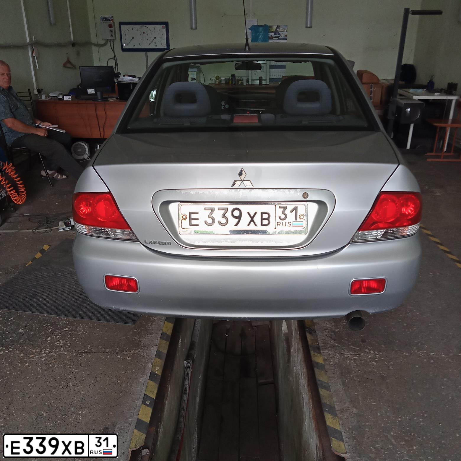 Фото автомобиля MITSUBISHI LANCER, 2006 — госномер Т569ТО31. Цвет: Серебристый