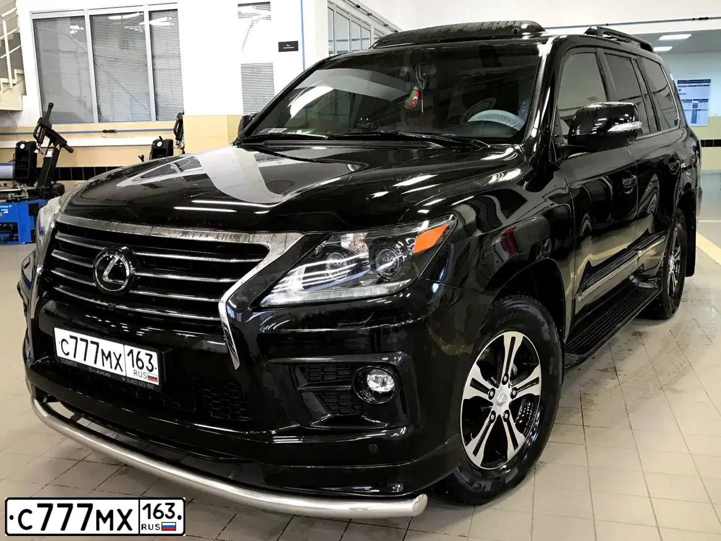 Фото автомобиля TOYOTA LANDCRUISER 200, 2013 — госномер С777МТ163. Цвет: ЧЕРНЫЙ