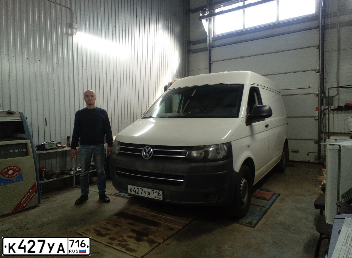 Фото автомобиля VOLKSWAGEN TRANSPORTER, 2011 — госномер О212УО716. Цвет: Белый