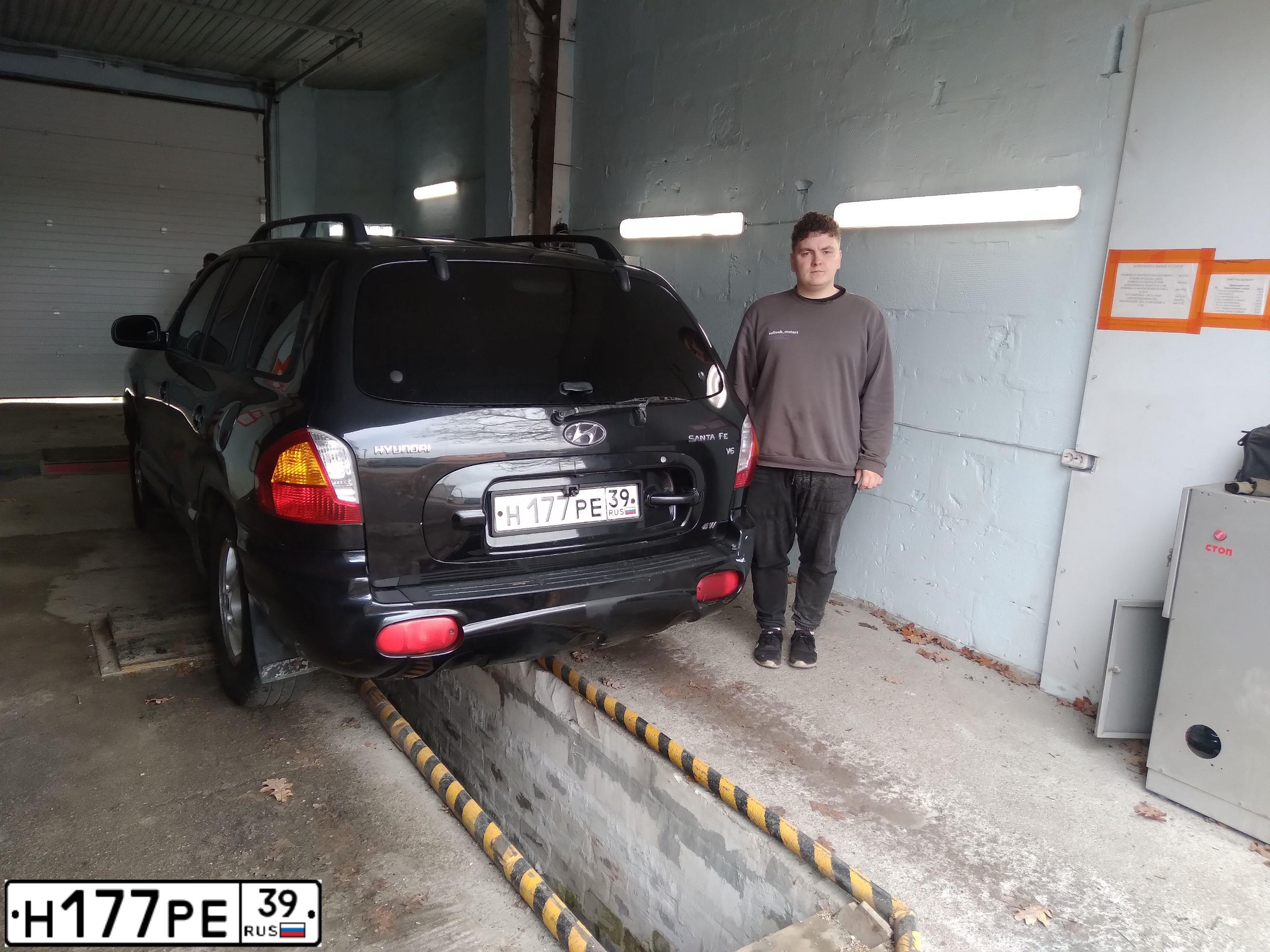 Фото автомобиля HYUNDAI SANTA FE, 2004 — госномер Н177РЕ39. Цвет: ЧЕРНЫЙ