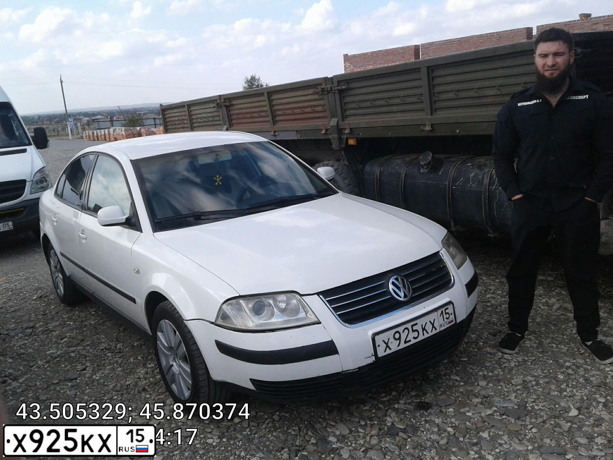 Фото автомобиля VOLKSWAGEN PASSAT, 2002 — госномер С483ХТ05. Цвет: Белый