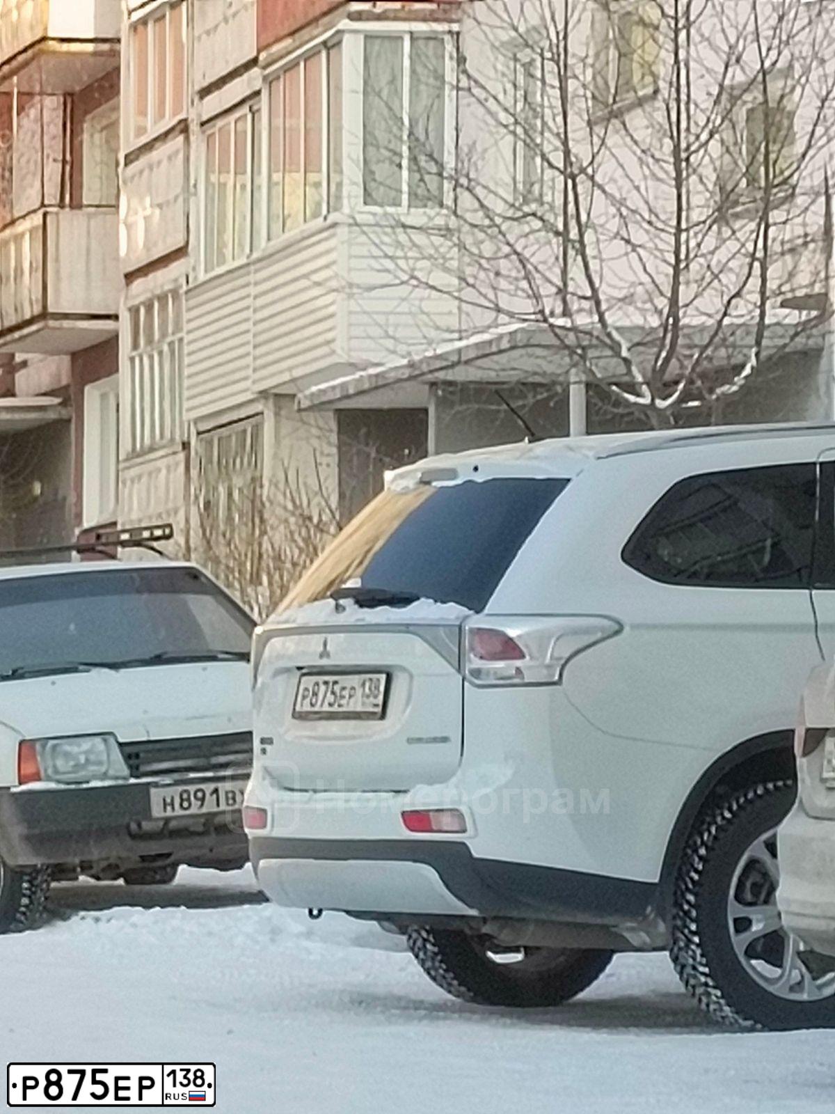 Фото автомобиля MITSUBISHI OUTLANDER, 2014 — госномер Р875ЕР138. Цвет: Белый
