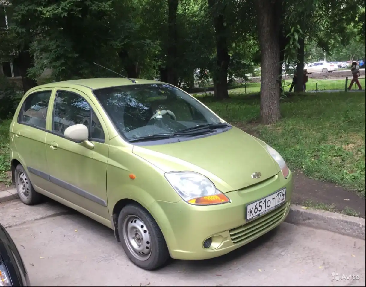 Фото автомобиля CHEVROLET SPARK, 2006 — госномер К651ОТ174. Цвет: ЗОЛОТИСТЫЙ