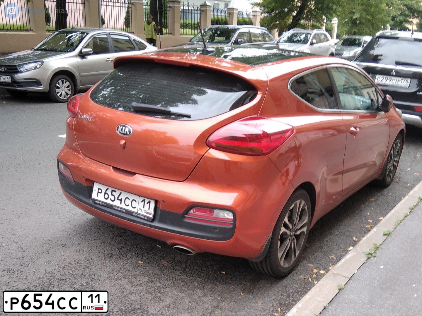Фото автомобиля KIA CEE'D, 2013 — госномер Р654СС11. Цвет: Оранжевый