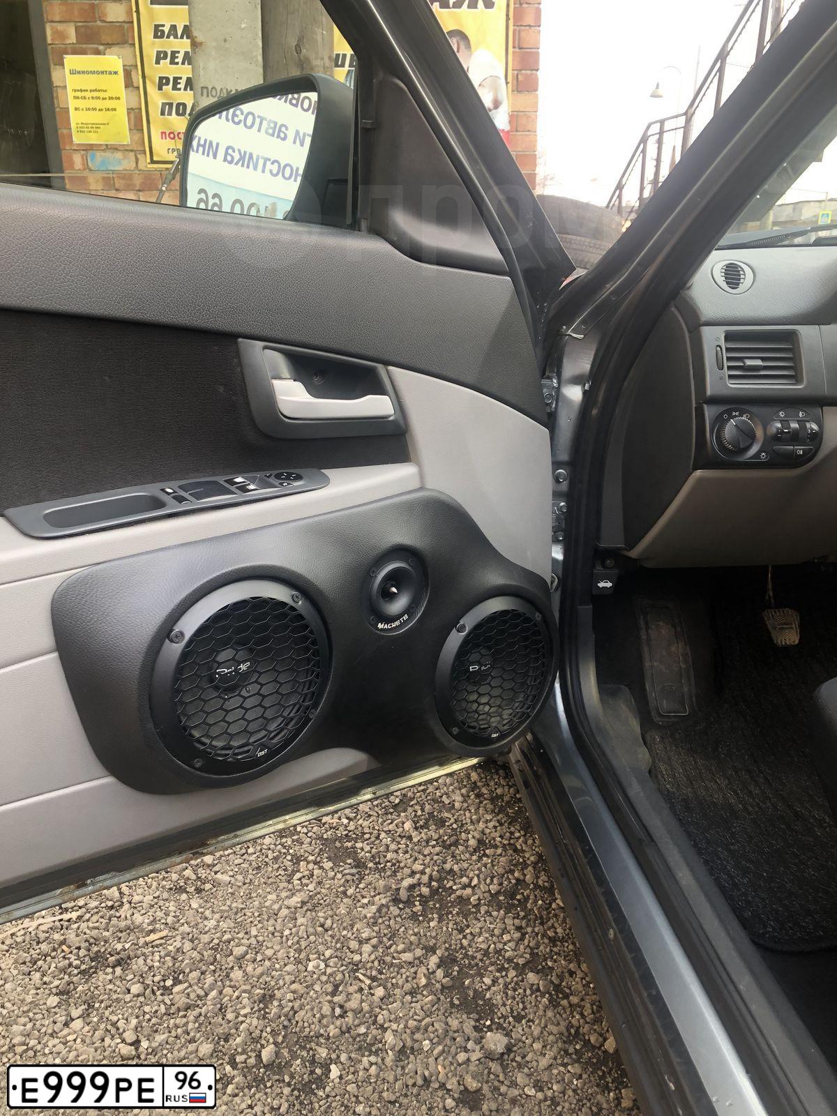 Фото автомобиля LADA 2170 PRIORA, 2010 — госномер Е999РЕ96. Цвет: СЕРО-ЗЕЛЕНЫЙ