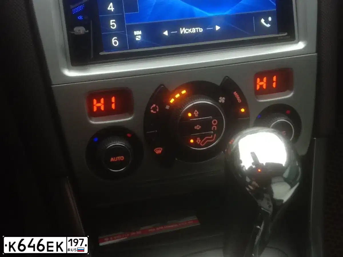 Фото автомобиля PEUGEOT 308, 2009 — госномер М066МТ30. Цвет: Белый