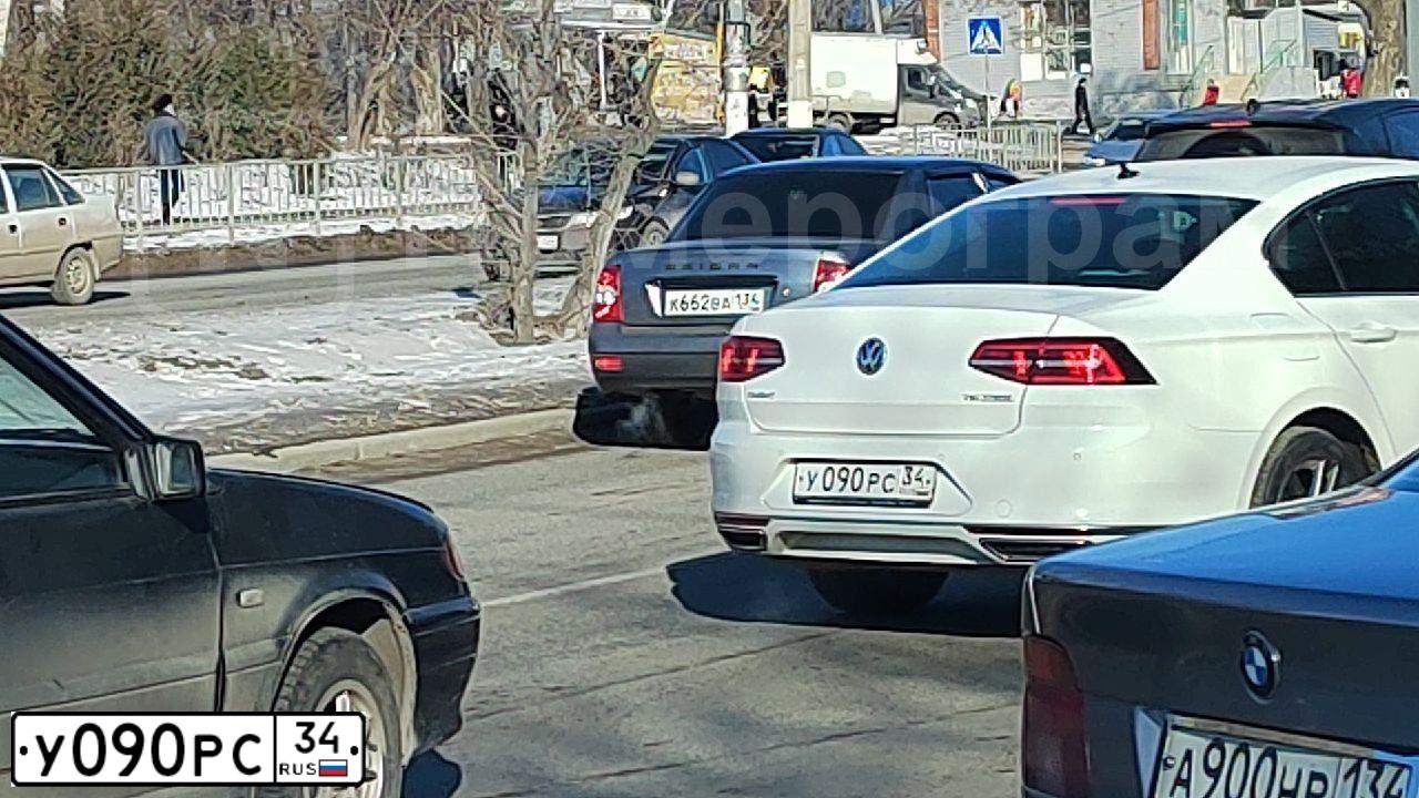 Фото автомобиля VOLKSWAGEN JETTA, 2013 — госномер К028НР134. Цвет: Белый