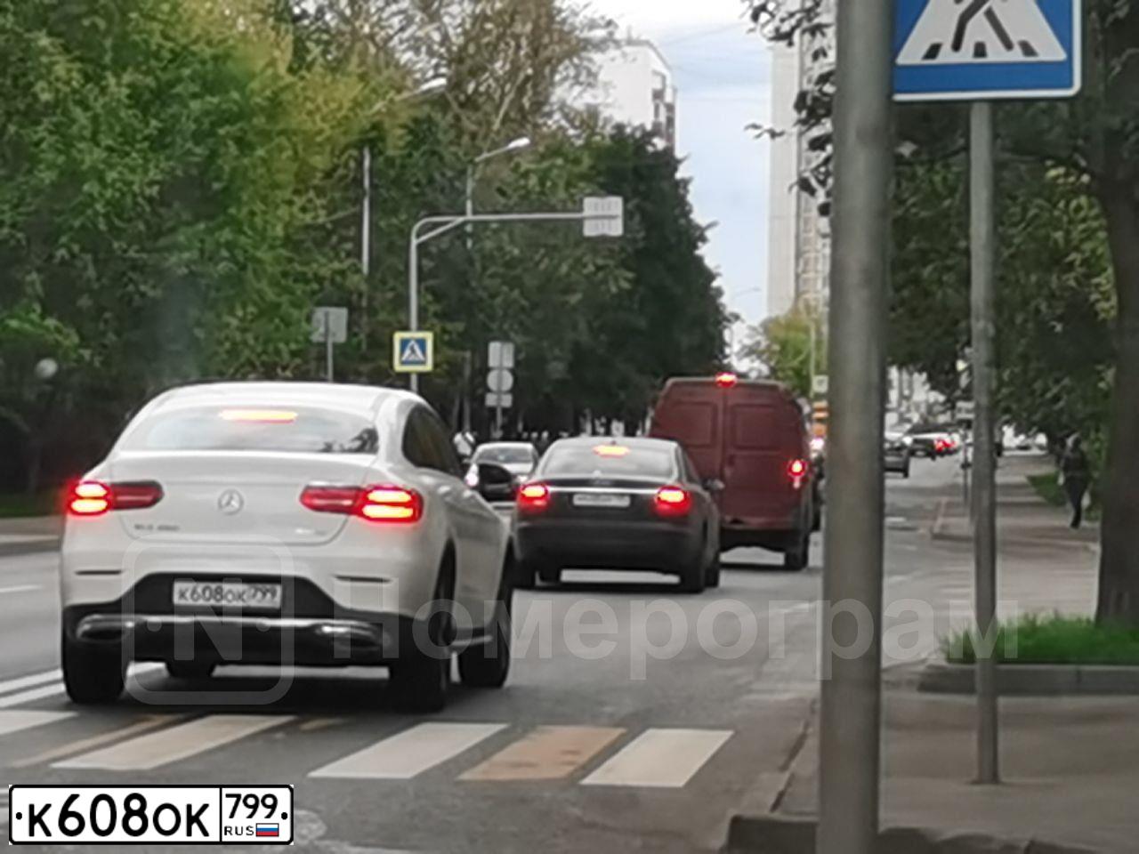Фото автомобиля MERCEDES GLC-KLASSE, 2018 — госномер Т006ТХ777. Цвет: БЕЛЫЙ